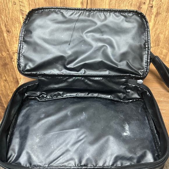 Black Travel Luggage Bag with Durable Design - Picture 8 of 8